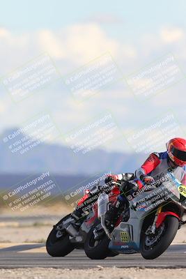 media/Nov-16-2025-Race Pace (Sun) [[8c5fa54630]]/Non Verified Riders (1st 20 Minutes)/5-Turn 15 (110pm)/